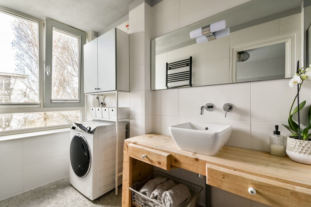 Light 3-Room Corner Apartment with Free Views Over the Water — 16