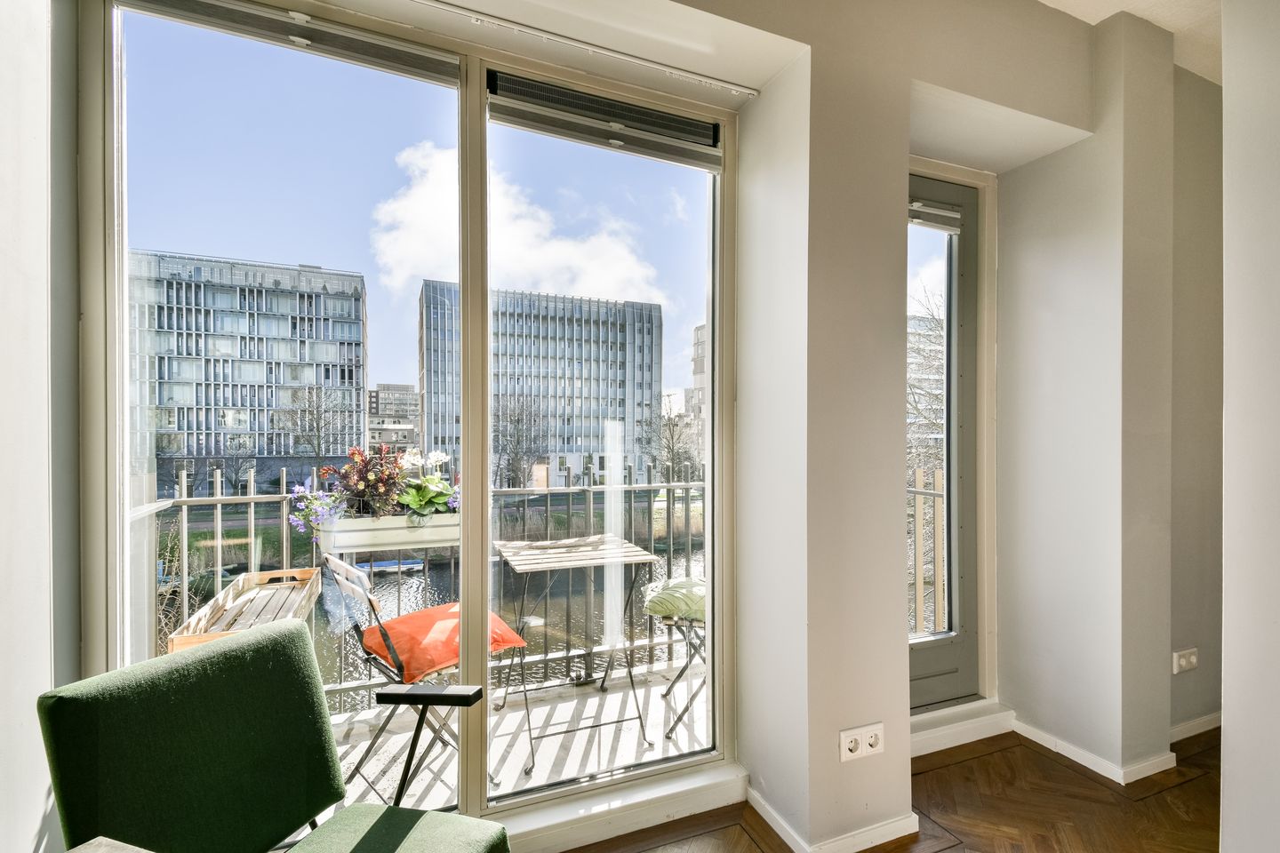 Light 3-Room Corner Apartment with Free Views Over the Water — 20