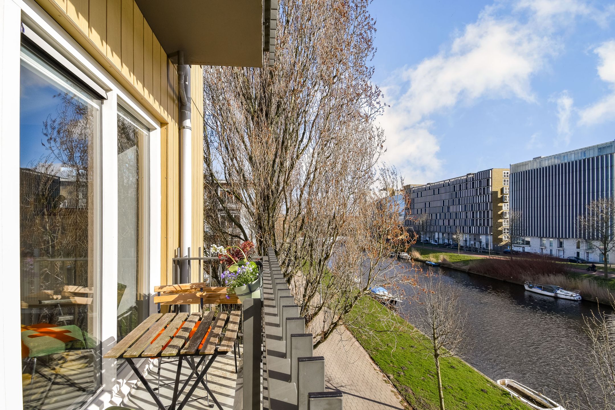 Light 3-Room Corner Apartment with Free Views Over the Water — 21