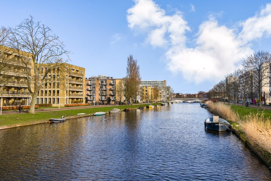 Light 3-Room Corner Apartment with Free Views Over the Water — 26