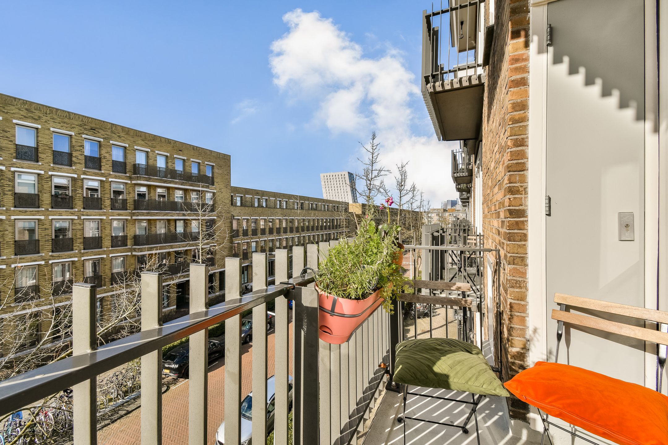 Light 3-Room Corner Apartment with Free Views Over the Water — 12