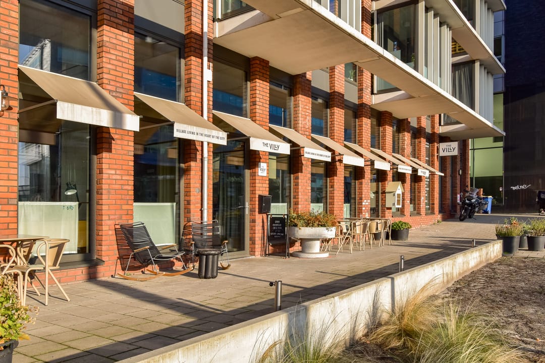 Light 3-Room Corner Apartment with Free Views Over the Water — 28