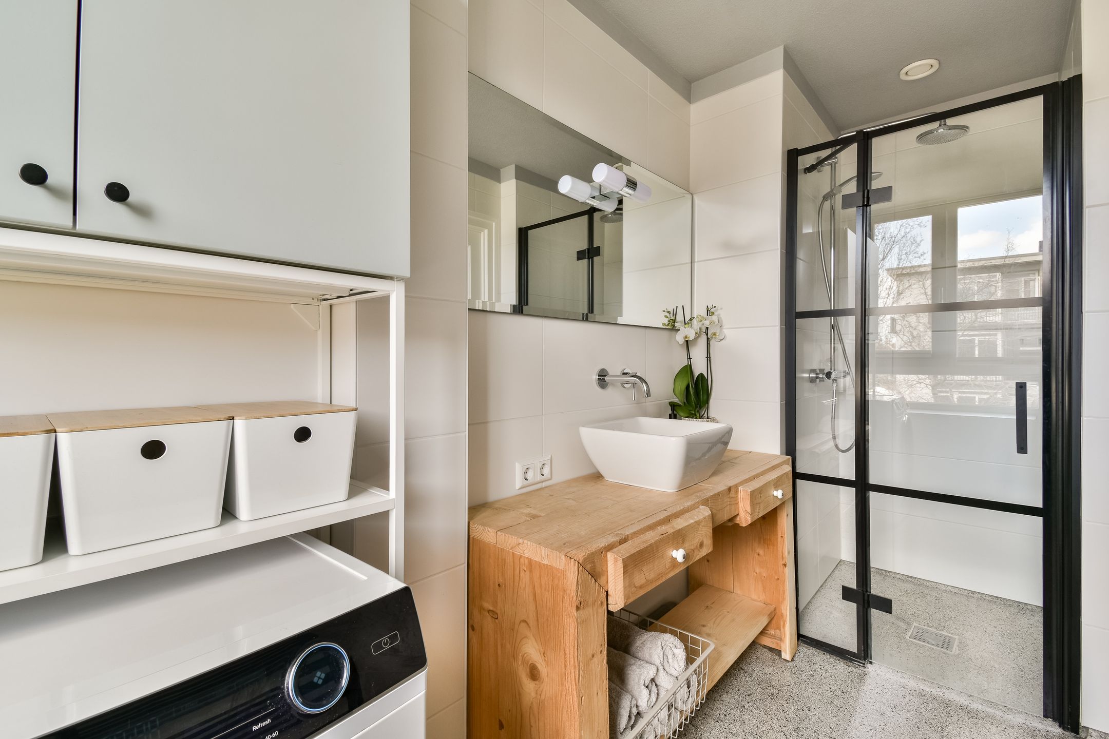 Light 3-Room Corner Apartment with Free Views Over the Water — 18