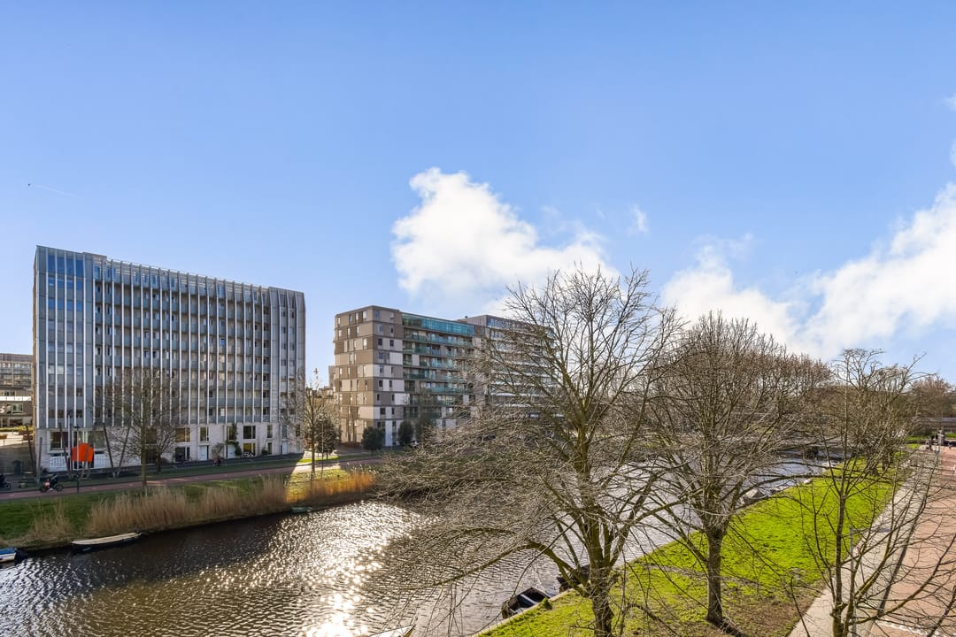 Light 3-Room Corner Apartment with Free Views Over the Water — 22