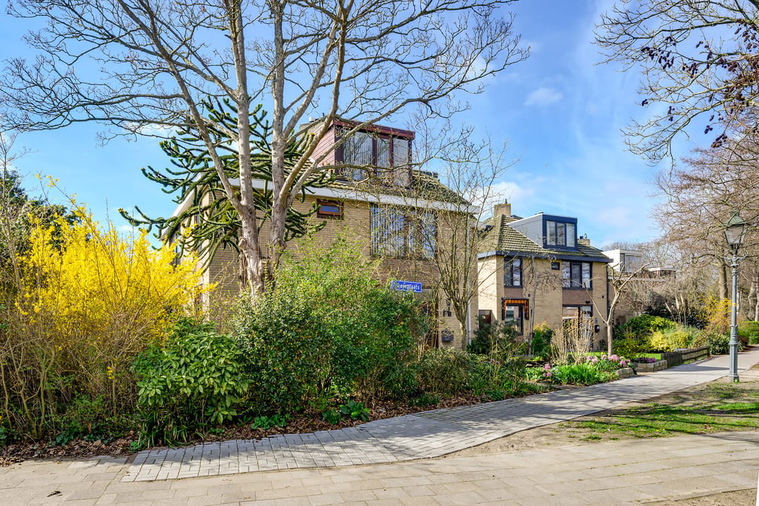 Spacious semi-detached house in a beautiful green environment — 15