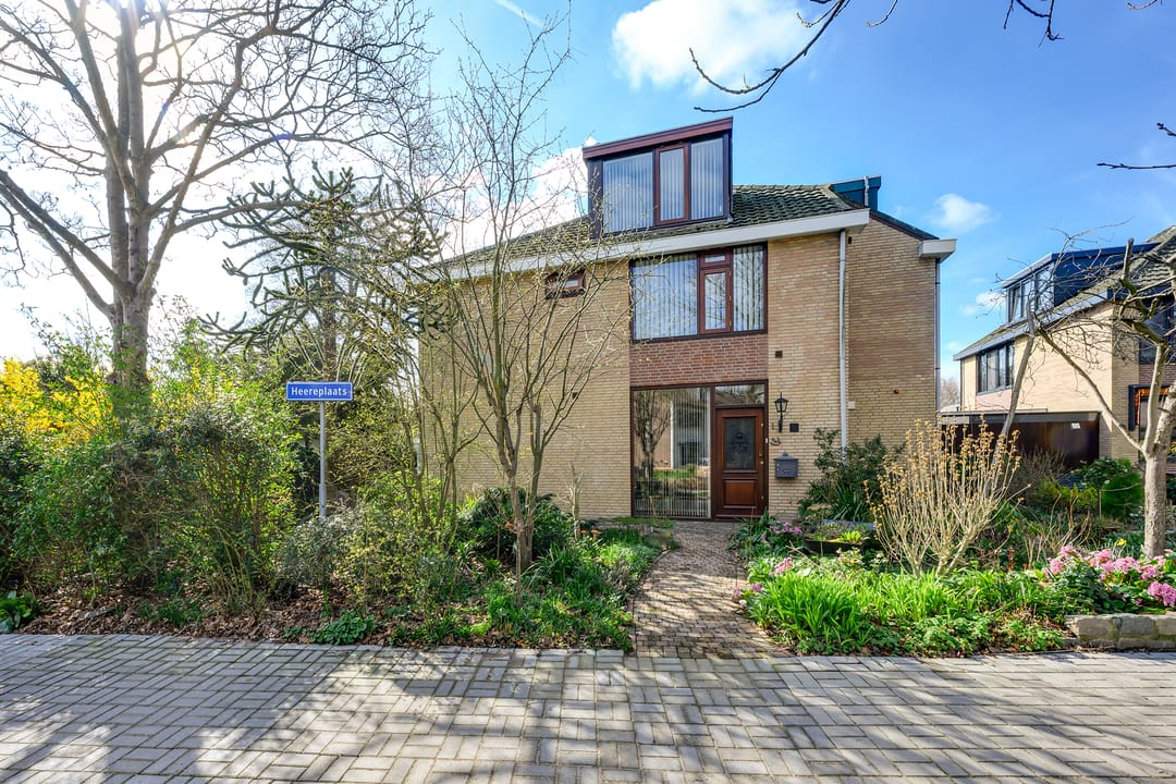 Spacious semi-detached house in a beautiful green environment — 16