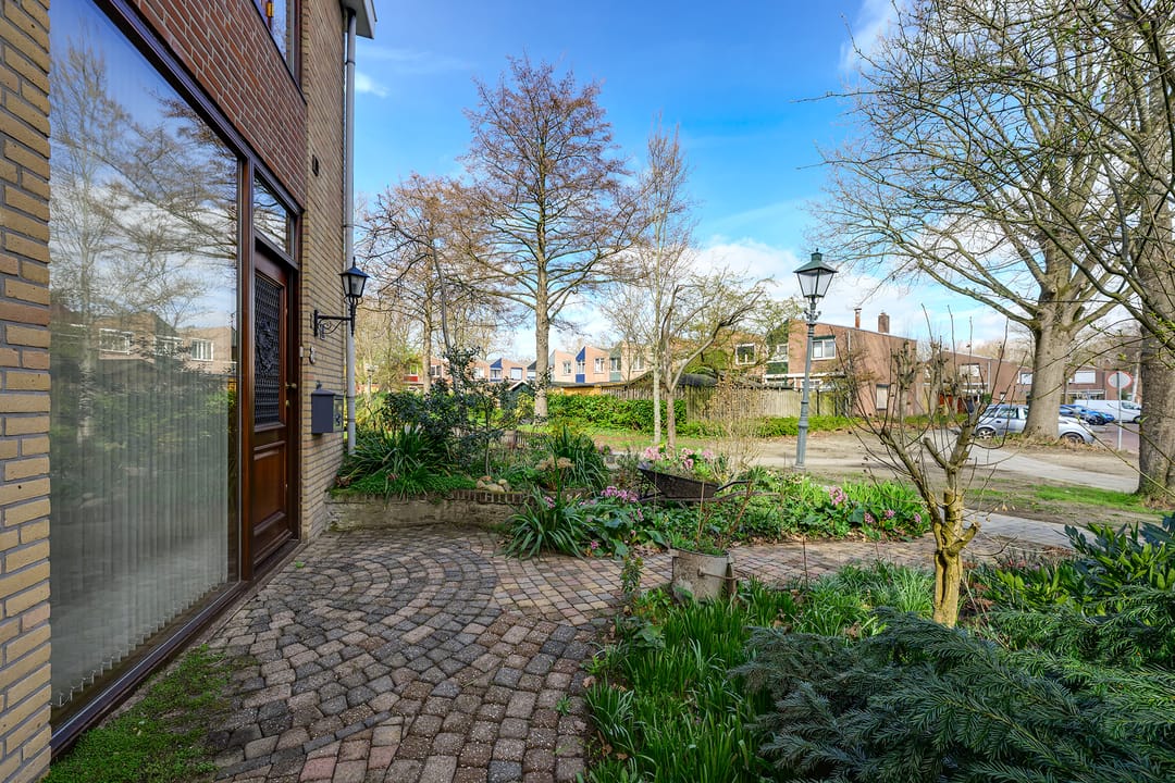 Spacious semi-detached house in a beautiful green environment — 19