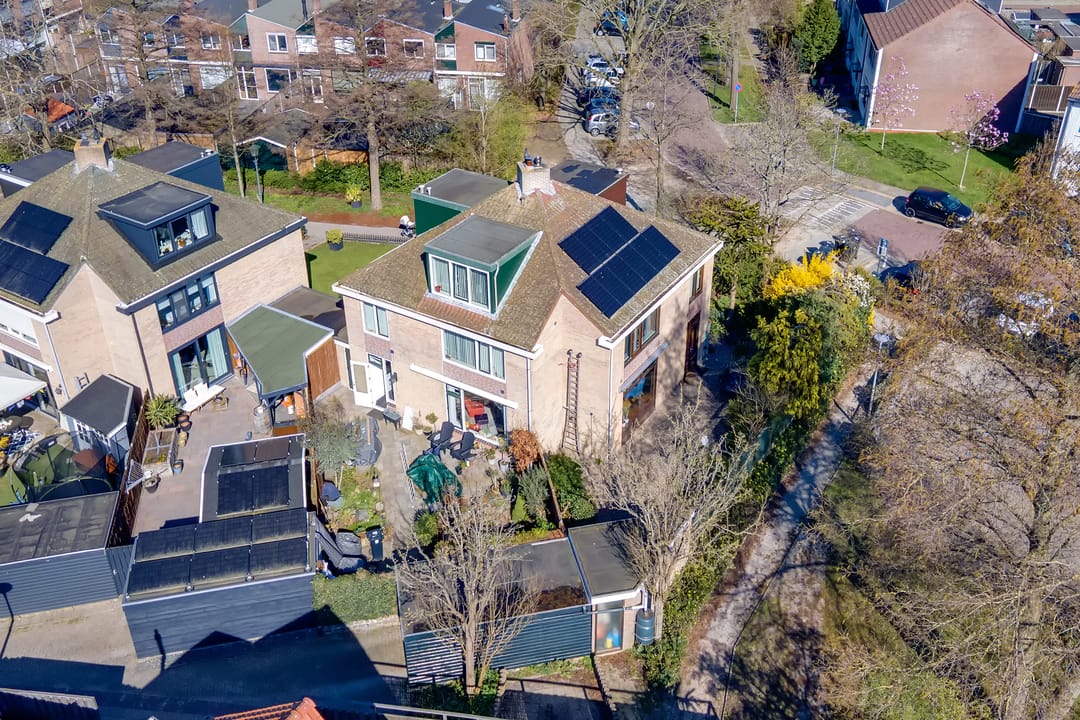 Spacious semi-detached house in a beautiful green environment — 68