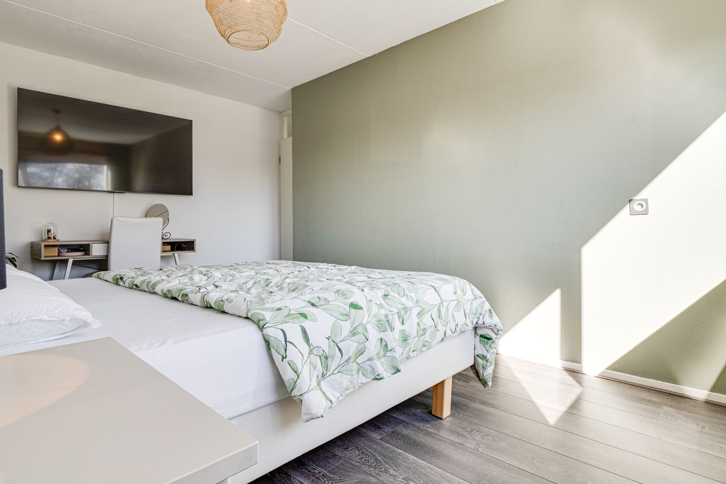 Spacious and Well-Maintained Family Home with 4 Bedrooms and Sunny South-Facing Garden in Zuid-Scharwoude — 14
