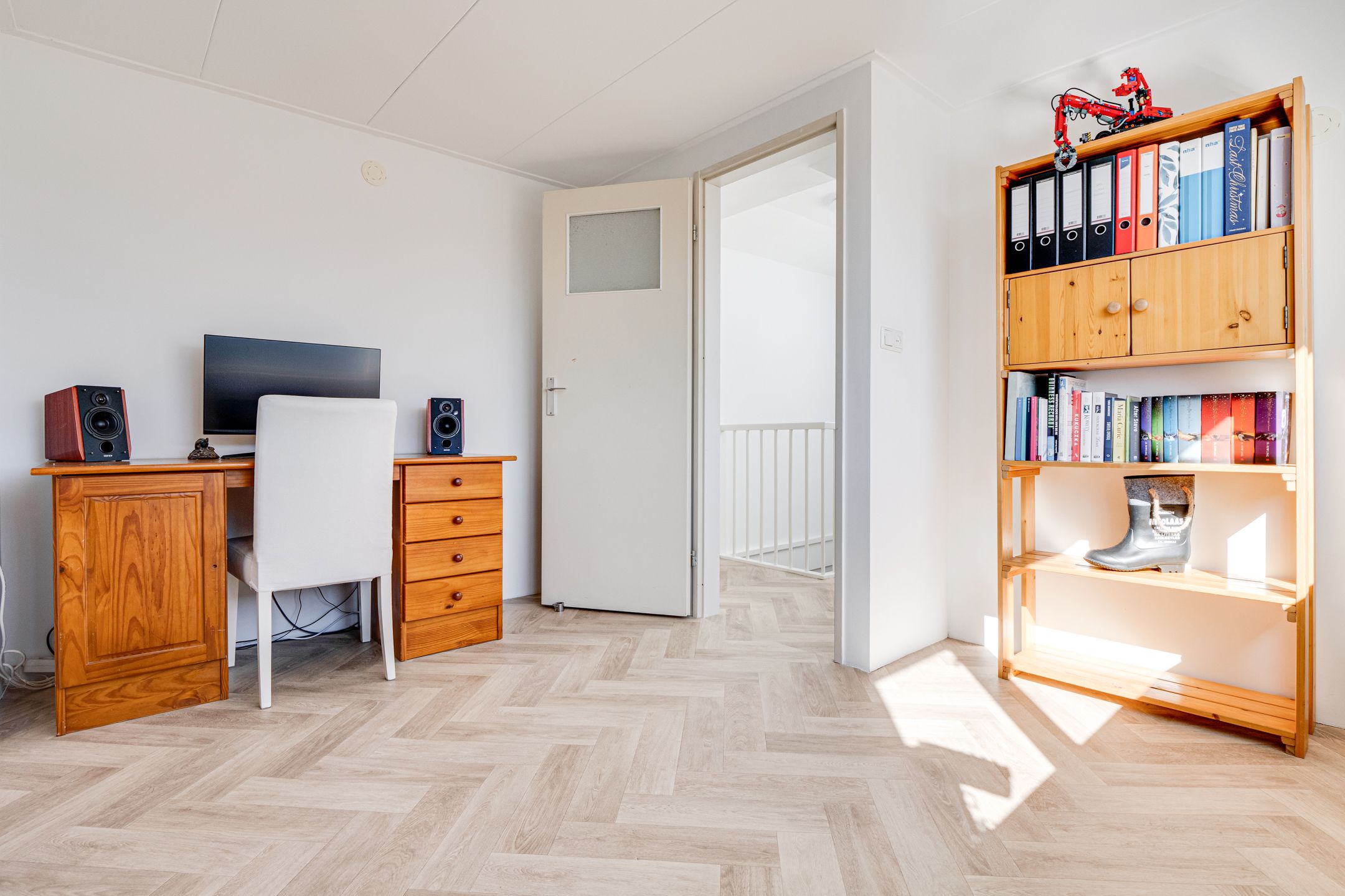 Spacious and Well-Maintained Family Home with 4 Bedrooms and Sunny South-Facing Garden in Zuid-Scharwoude — 27
