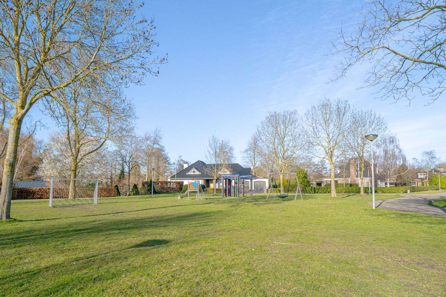 Spacious and Well-Maintained Family Home with 4 Bedrooms and Sunny South-Facing Garden in Zuid-Scharwoude — 35
