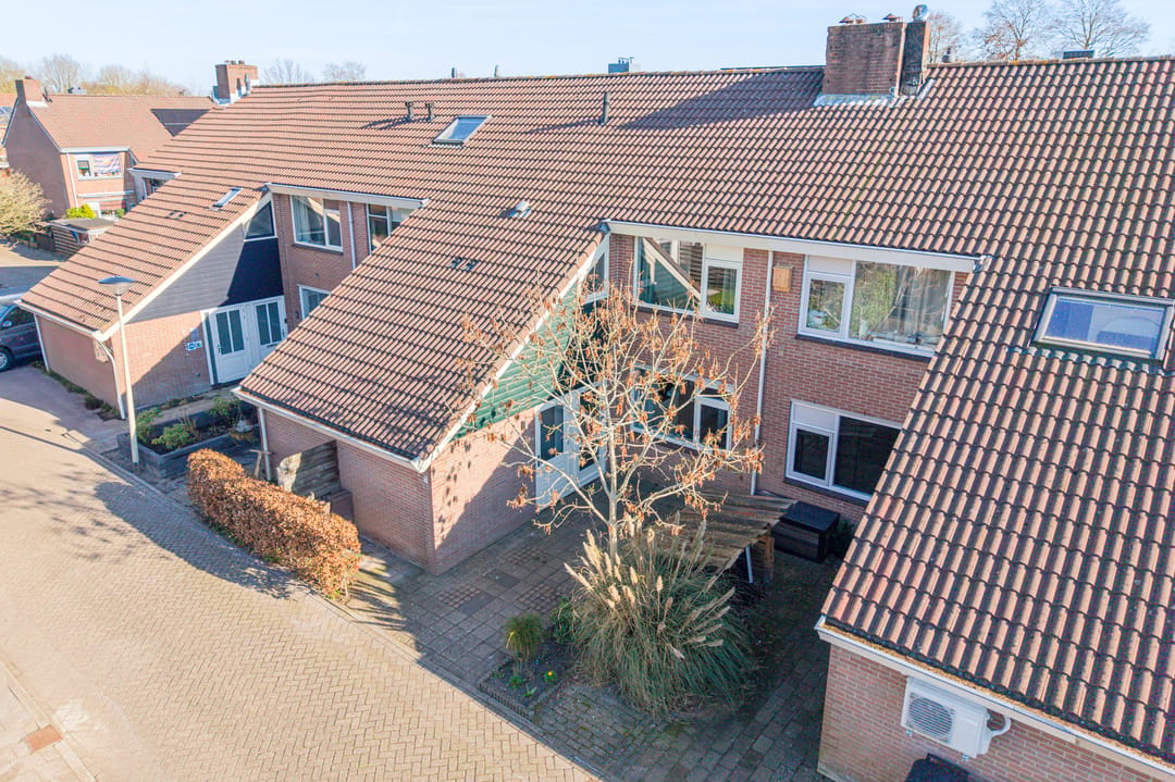 Spacious and Well-Maintained Family Home with 4 Bedrooms and Sunny South-Facing Garden in Zuid-Scharwoude — 38