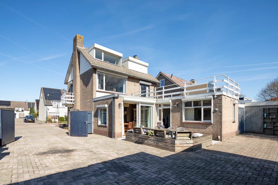 Spacious detached family residence with extensive parking and roof terrace in Oisterwijk Center — 26