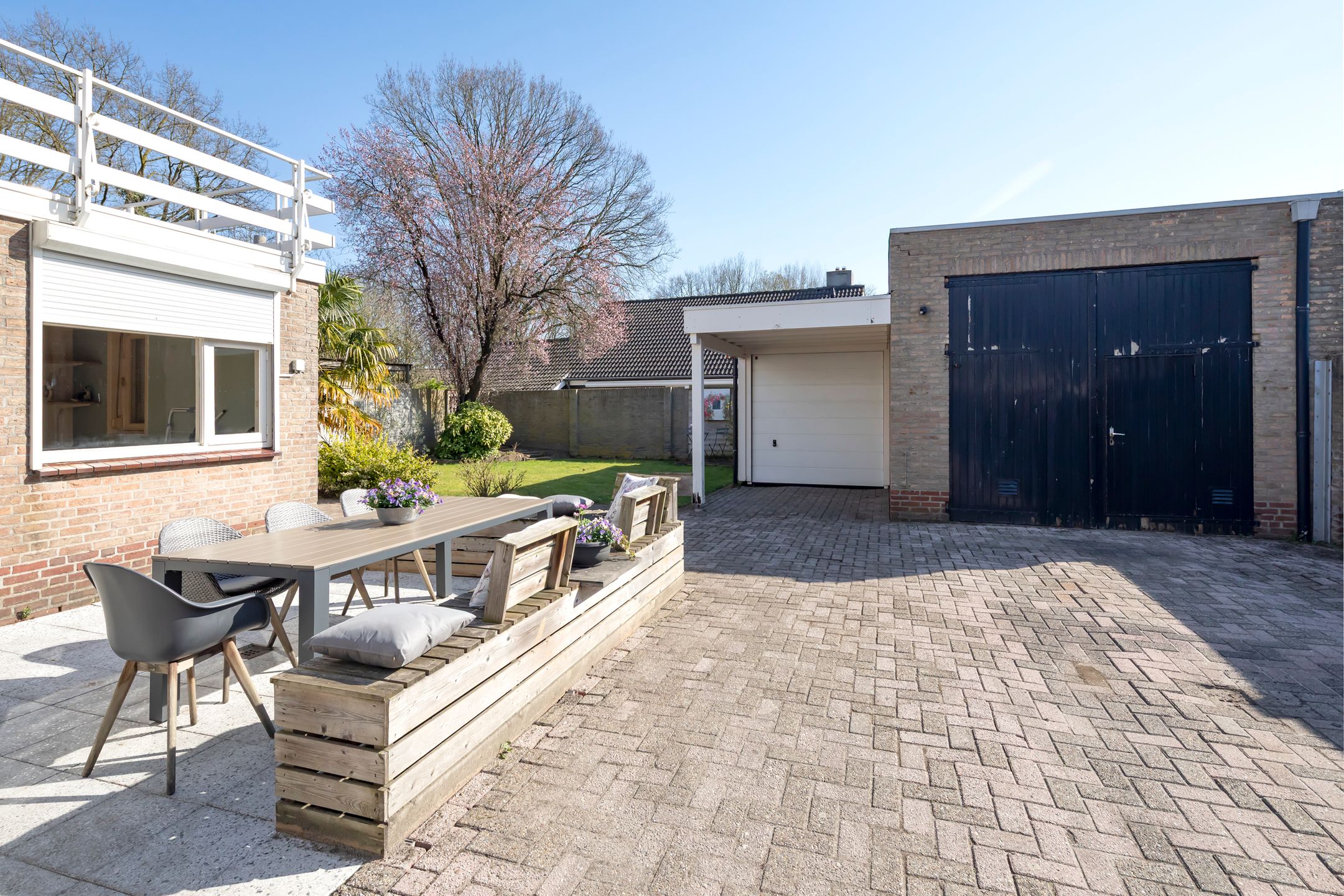Spacious detached family residence with extensive parking and roof terrace in Oisterwijk Center — 27