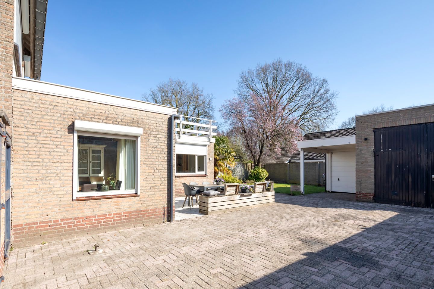 Spacious detached family residence with extensive parking and roof terrace in Oisterwijk Center — 29