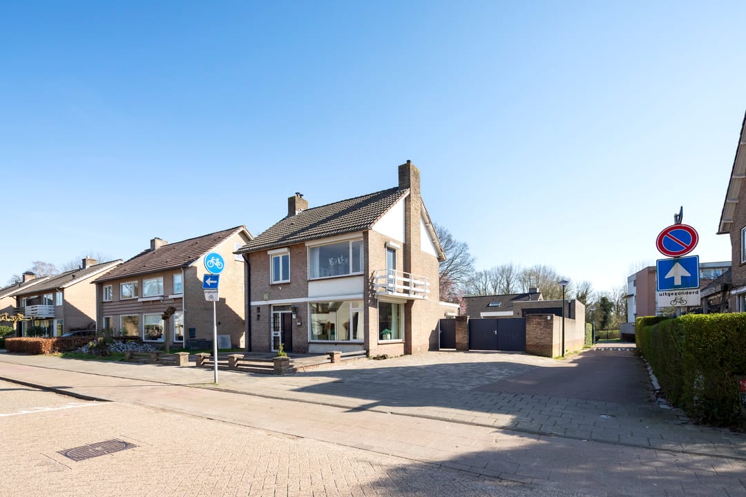 Spacious detached family residence with extensive parking and roof terrace in Oisterwijk Center — 31