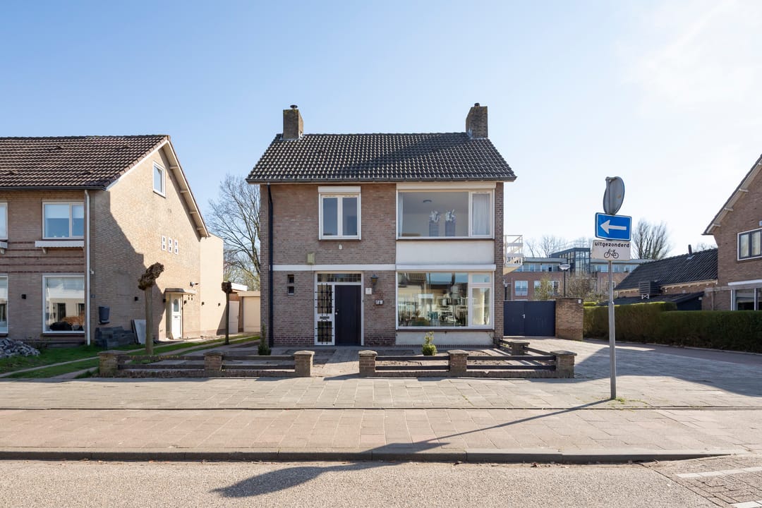 Spacious detached family residence with extensive parking and roof terrace in Oisterwijk Center — 32