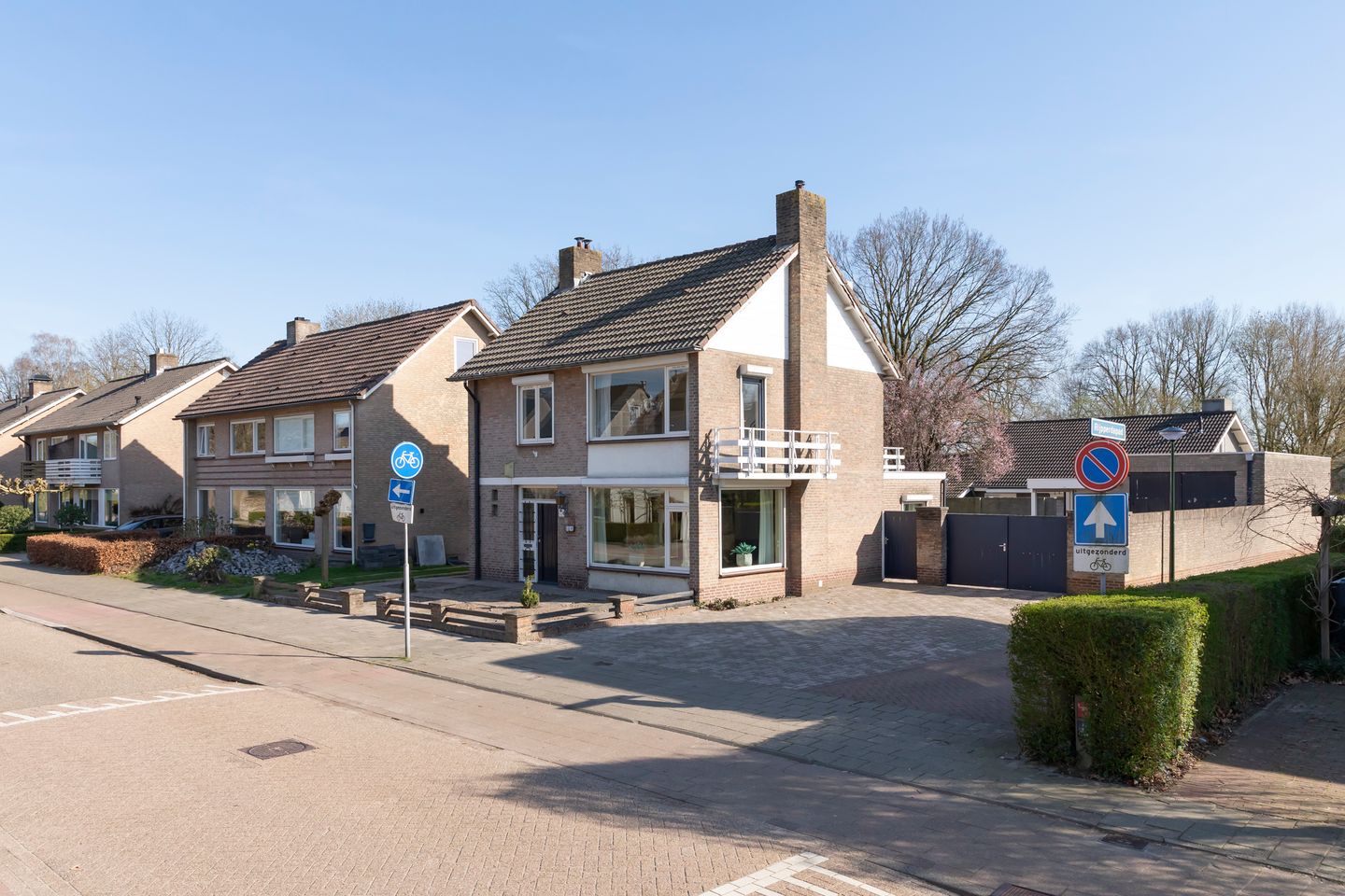 Spacious detached family residence with extensive parking and roof terrace in Oisterwijk Center — 34