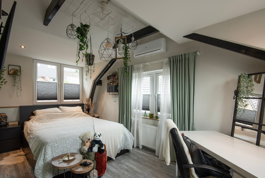 Charming Detached House with Large Outbuilding — 17