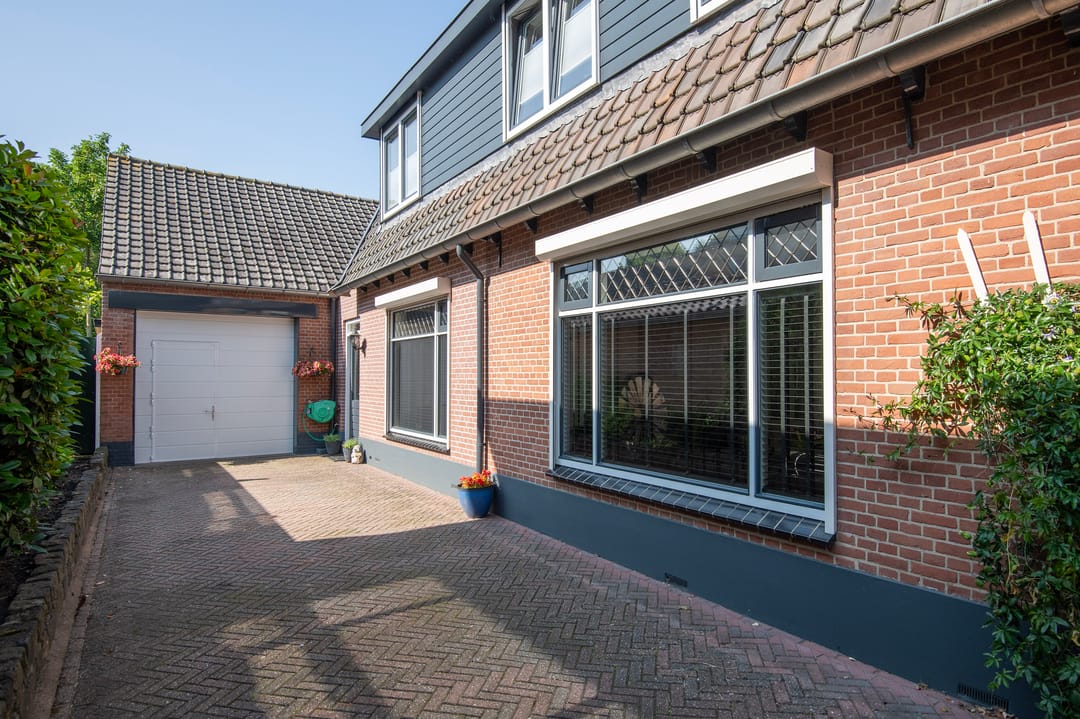Charming Detached House with Large Outbuilding — 23