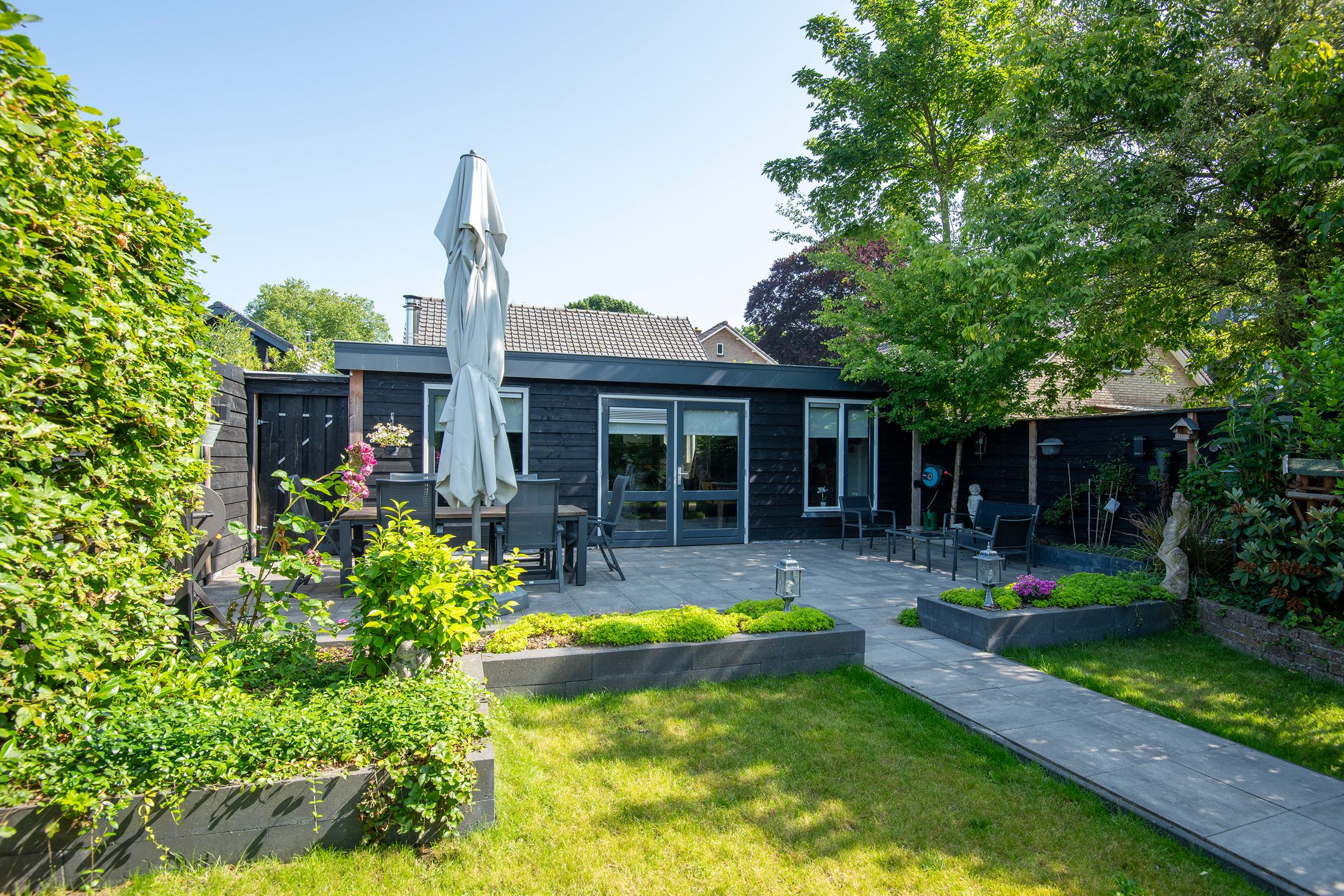 Charming Detached House with Large Outbuilding — 30