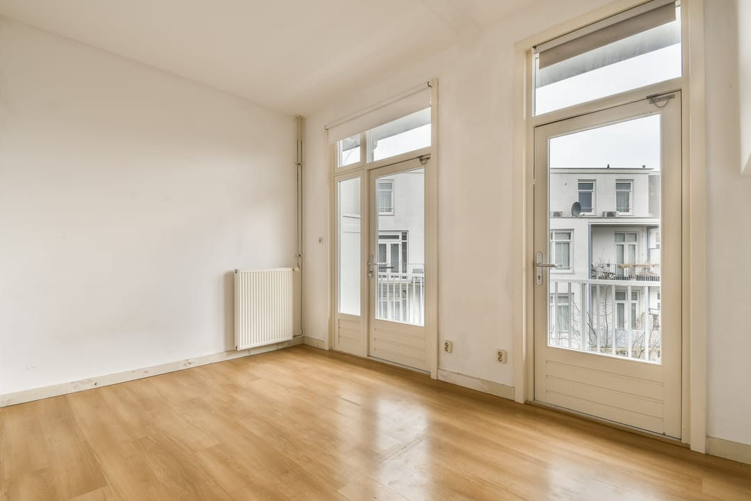 Spacious and Light Three-Room Apartment with Two Balconies in Amsterdam Transvaalbuurt-Oost — 12