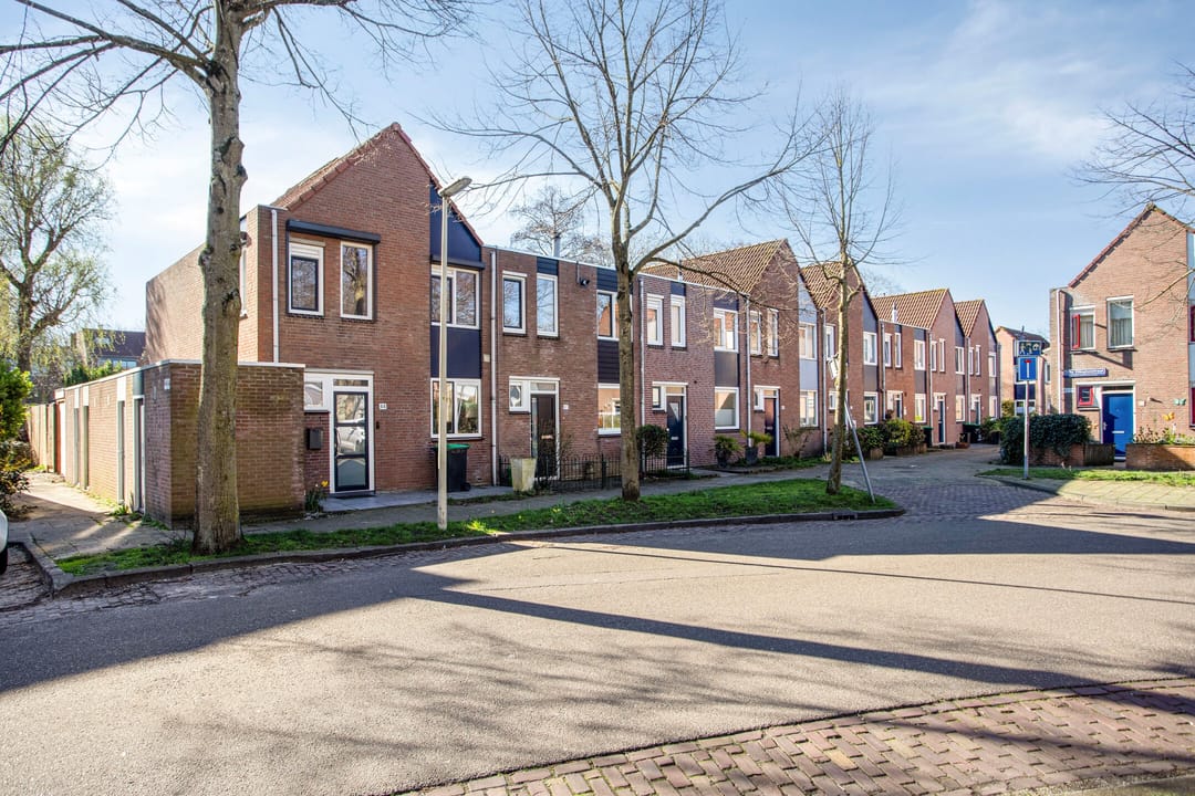 Spacious Family Home with Sunny Garden Near Water in Nieuw Waldeck — 37
