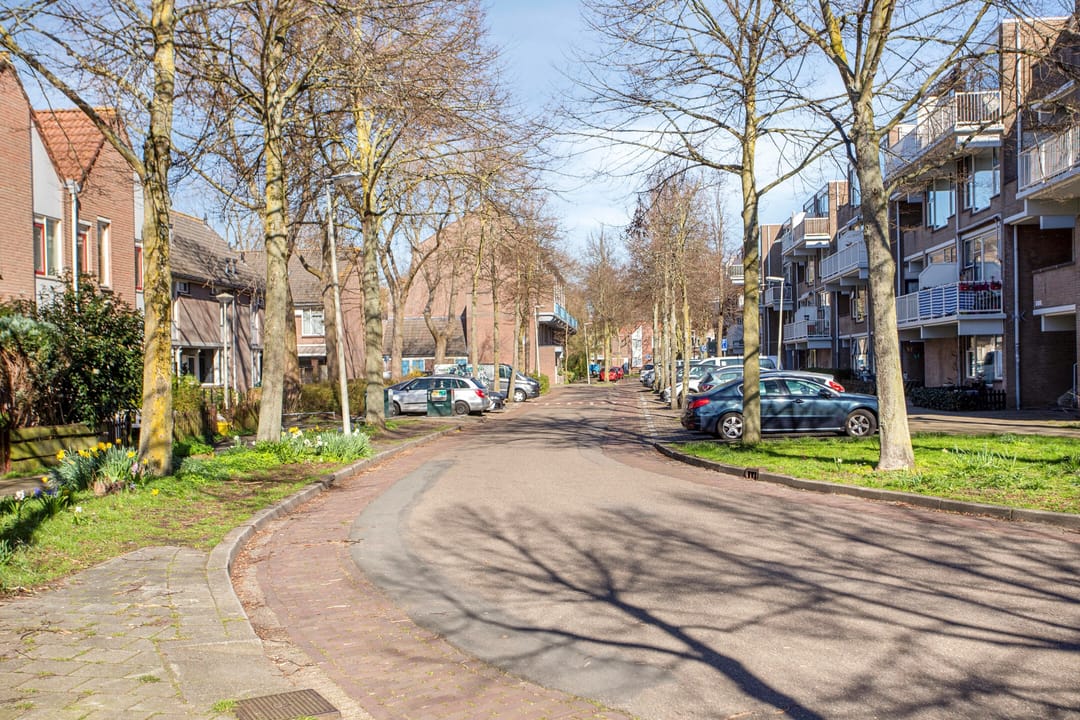 Spacious Family Home with Sunny Garden Near Water in Nieuw Waldeck — 38