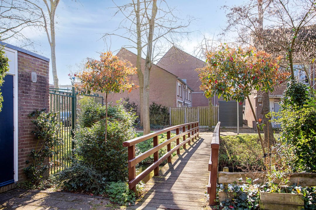 Spacious Family Home with Sunny Garden Near Water in Nieuw Waldeck — 32