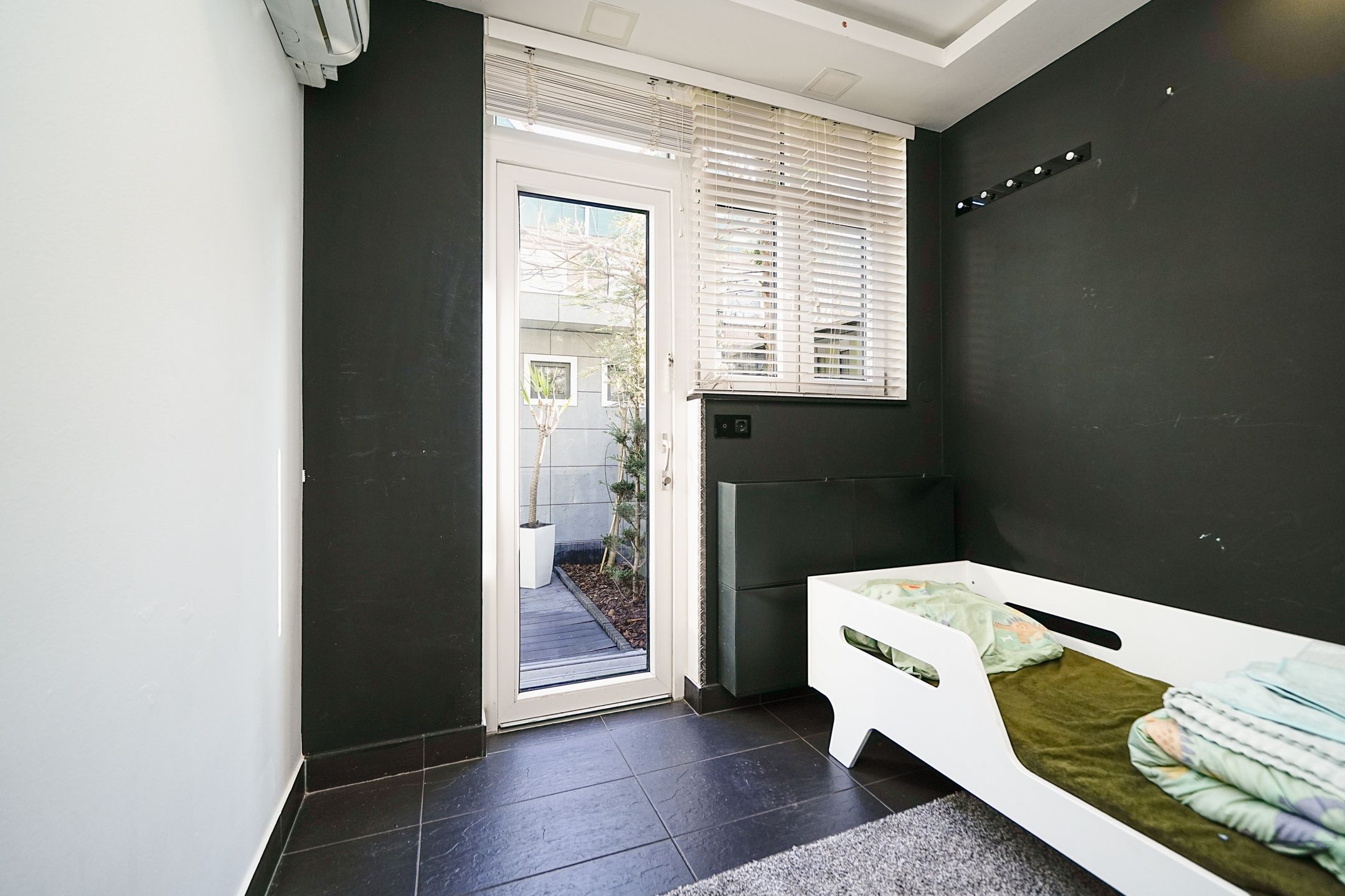 Move-in Ready Ground Floor Apartment with Garden and Energy Label A in Vlaardingen — 26