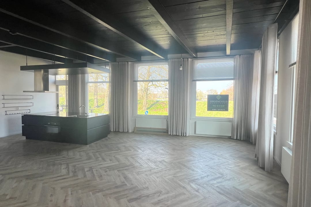Spacious corner apartment with 3 bedrooms, 3 bathrooms, and 2 balconons in Gorinchem Center — 15