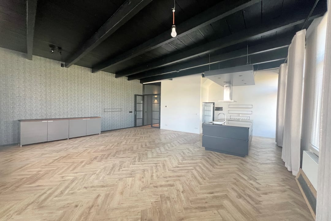 Spacious corner apartment with 3 bedrooms, 3 bathrooms, and 2 balconons in Gorinchem Center — 16