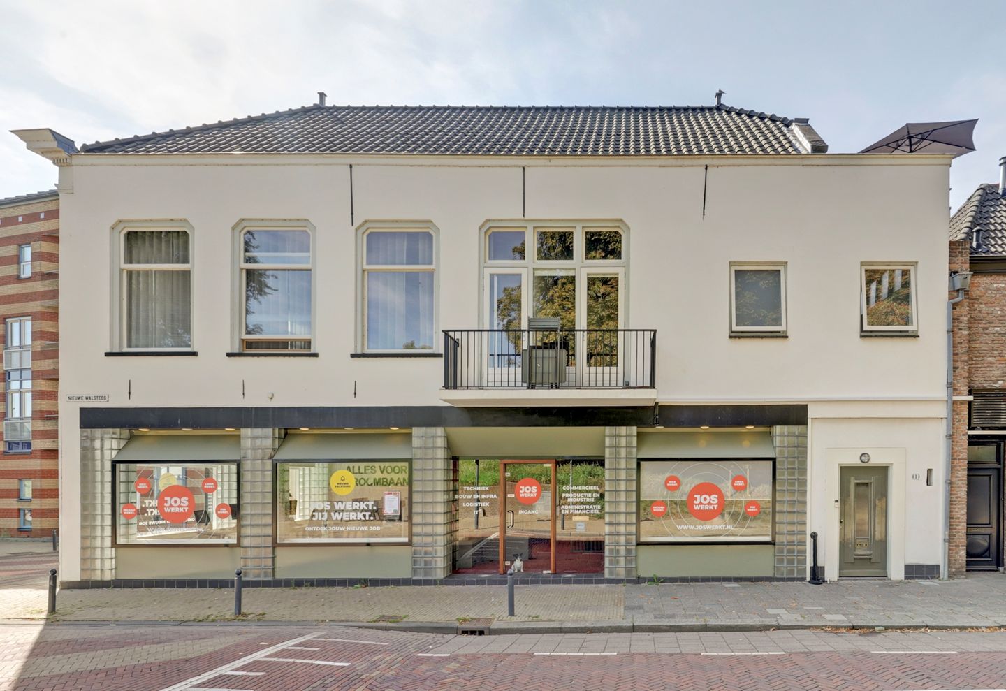 Spacious corner apartment with 3 bedrooms, 3 bathrooms, and 2 balconons in Gorinchem Center — 49