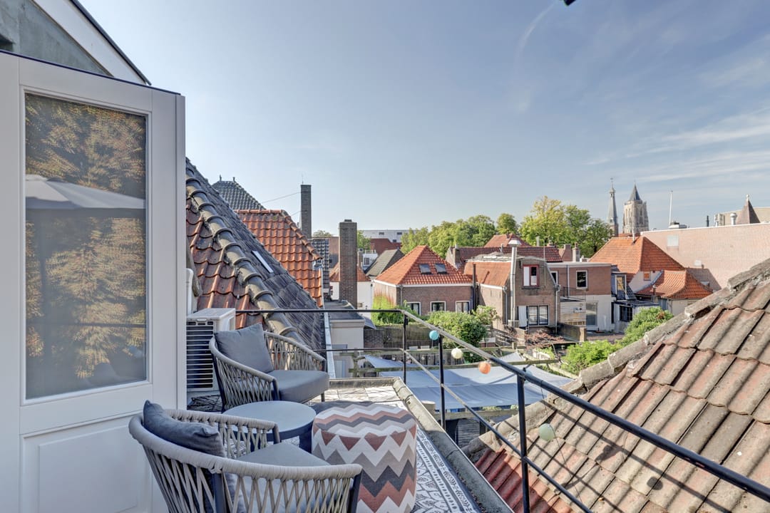 Spacious corner apartment with 3 bedrooms, 3 bathrooms, and 2 balconons in Gorinchem Center — 42
