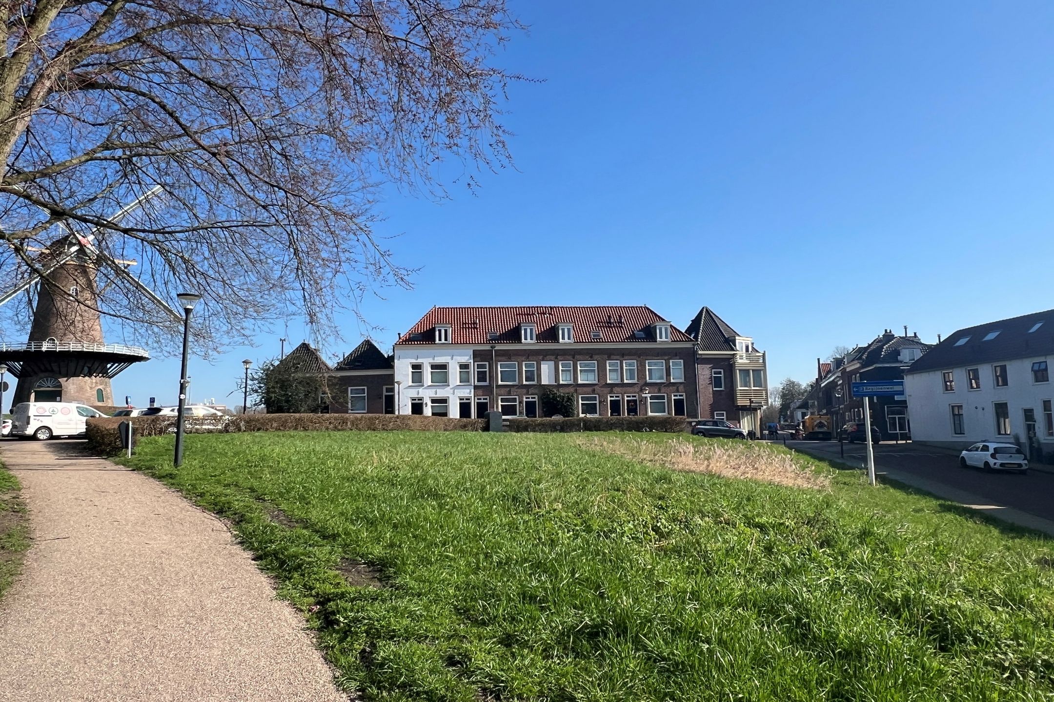 Spacious corner apartment with 3 bedrooms, 3 bathrooms, and 2 balconons in Gorinchem Center — 47