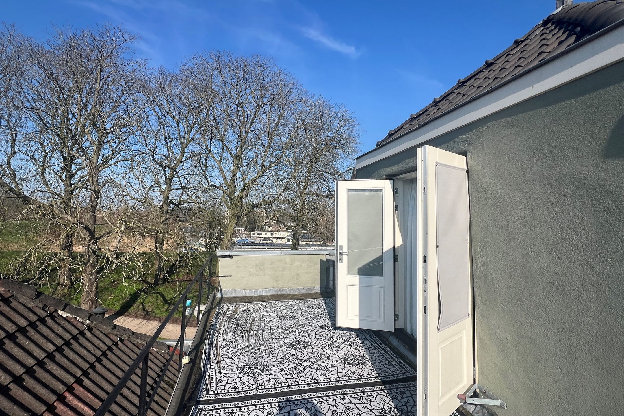 Spacious corner apartment with 3 bedrooms, 3 bathrooms, and 2 balconons in Gorinchem Center — 41