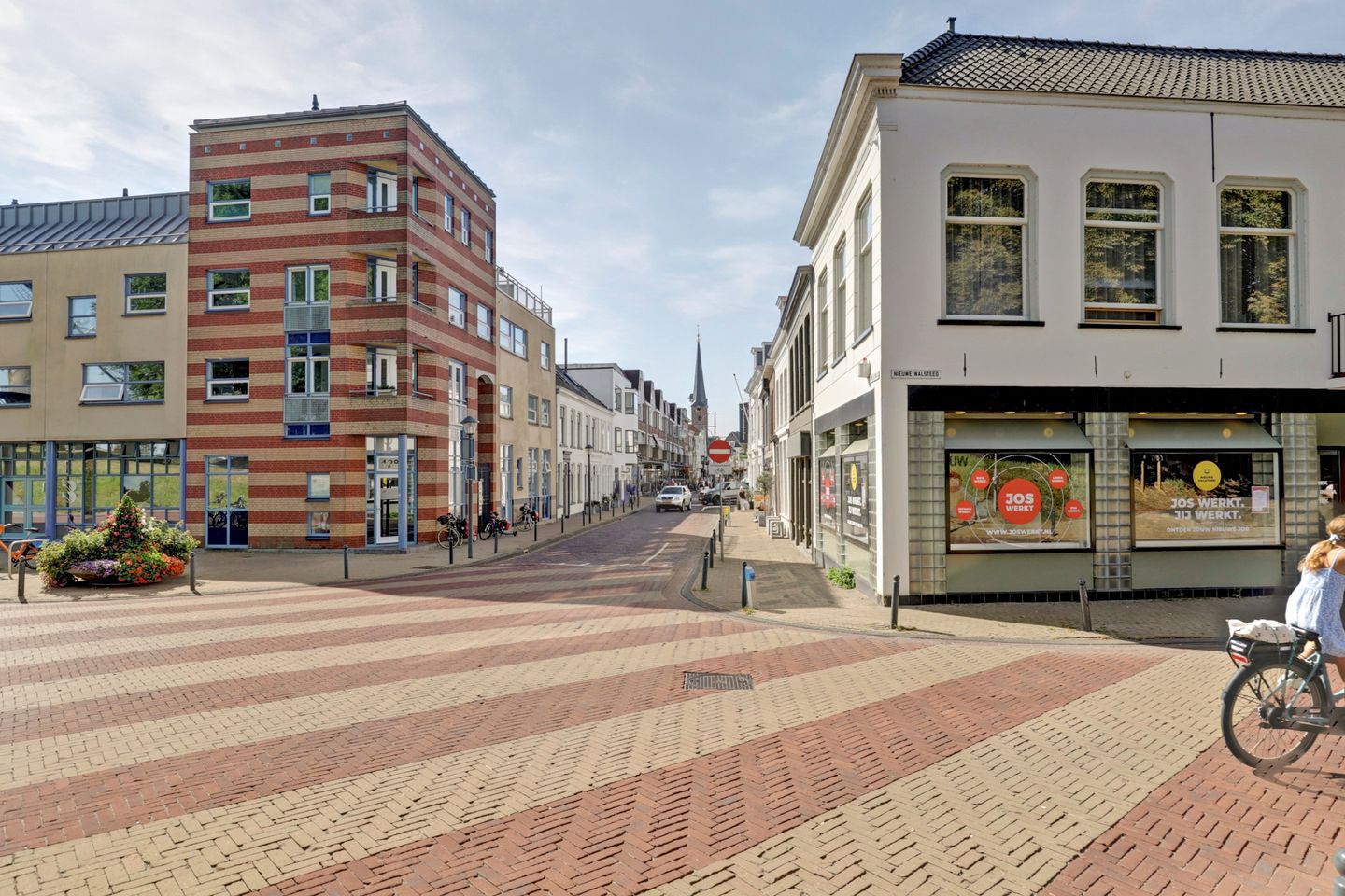 Spacious corner apartment with 3 bedrooms, 3 bathrooms, and 2 balconons in Gorinchem Center — 48