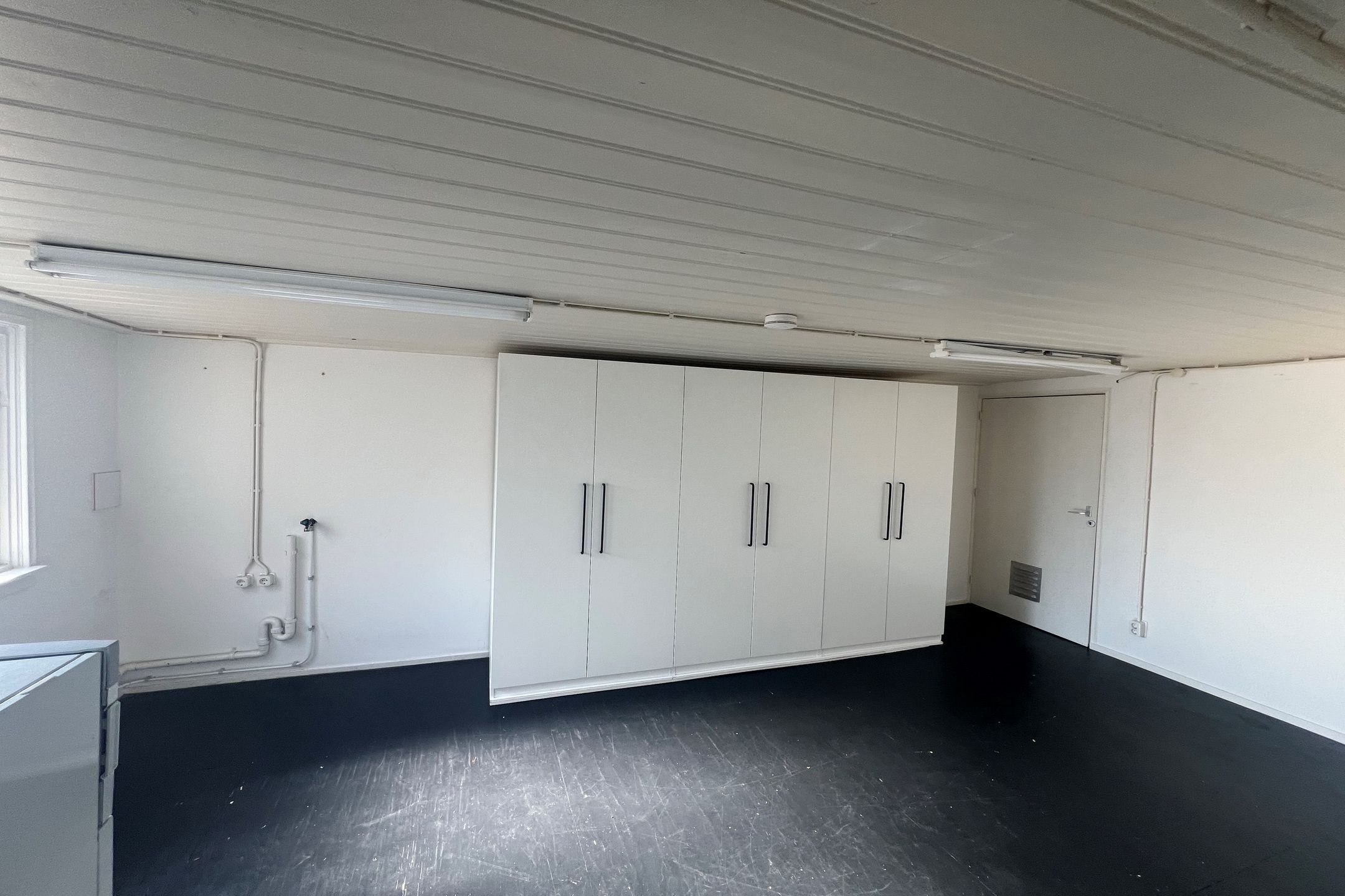 Spacious corner apartment with 3 bedrooms, 3 bathrooms, and 2 balconons in Gorinchem Center — 26