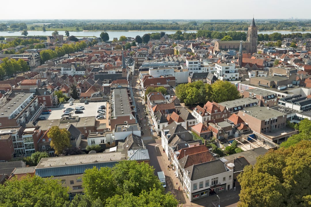 Spacious corner apartment with 3 bedrooms, 3 bathrooms, and 2 balconons in Gorinchem Center — 55