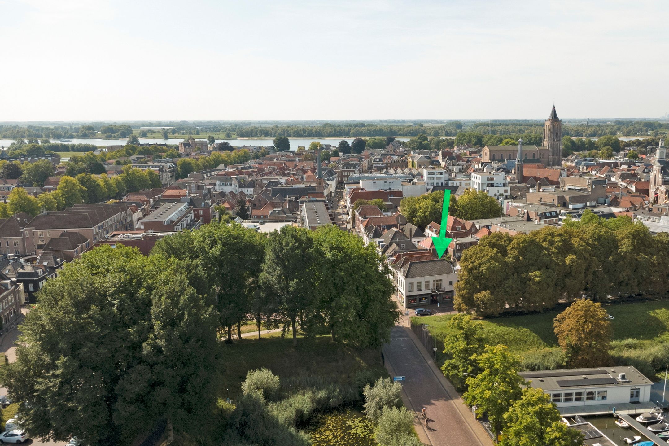 Spacious corner apartment with 3 bedrooms, 3 bathrooms, and 2 balconons in Gorinchem Center — 50
