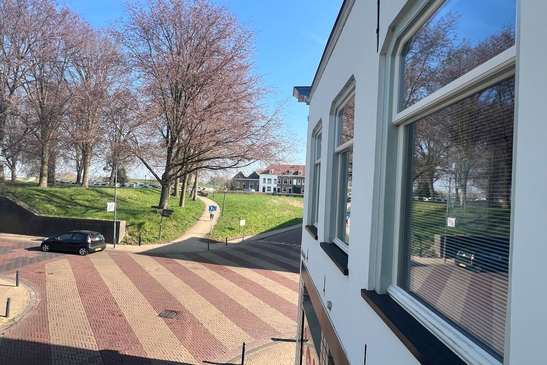 Spacious corner apartment with 3 bedrooms, 3 bathrooms, and 2 balconons in Gorinchem Center — 17