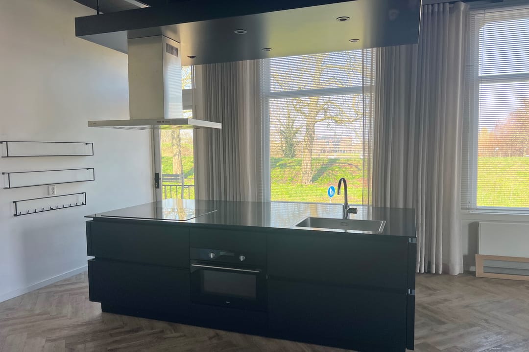 Spacious corner apartment with 3 bedrooms, 3 bathrooms, and 2 balconons in Gorinchem Center — 21