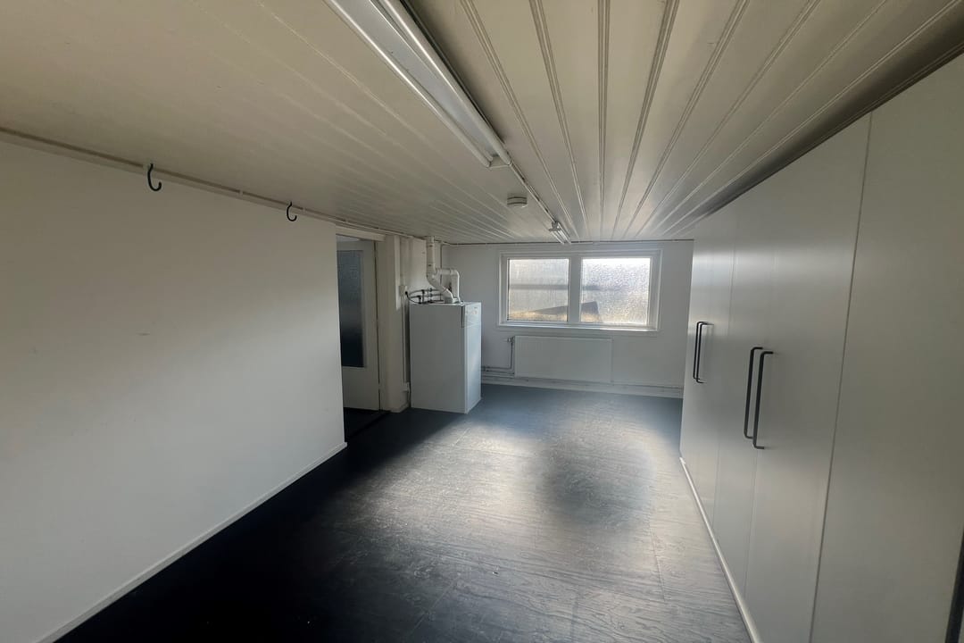 Spacious corner apartment with 3 bedrooms, 3 bathrooms, and 2 balconons in Gorinchem Center — 27