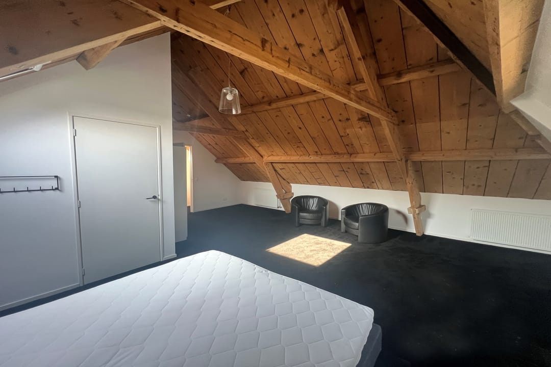 Spacious corner apartment with 3 bedrooms, 3 bathrooms, and 2 balconons in Gorinchem Center — 31