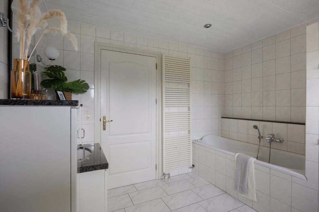 Charming Semi-Bungalow with Deep Gardens and Covered Terrace in Asten — 28