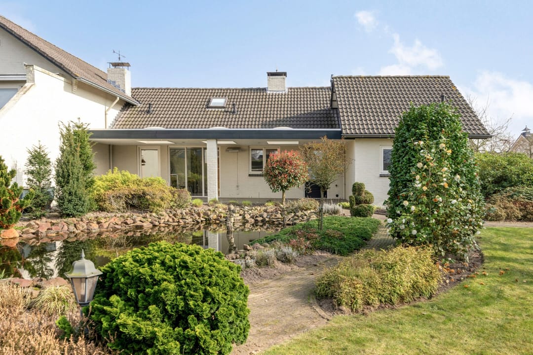 Charming Semi-Bungalow with Deep Gardens and Covered Terrace in Asten — 36