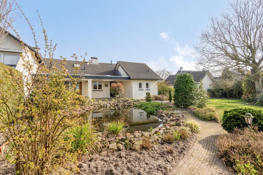 Charming Semi-Bungalow with Deep Gardens and Covered Terrace in Asten — 37