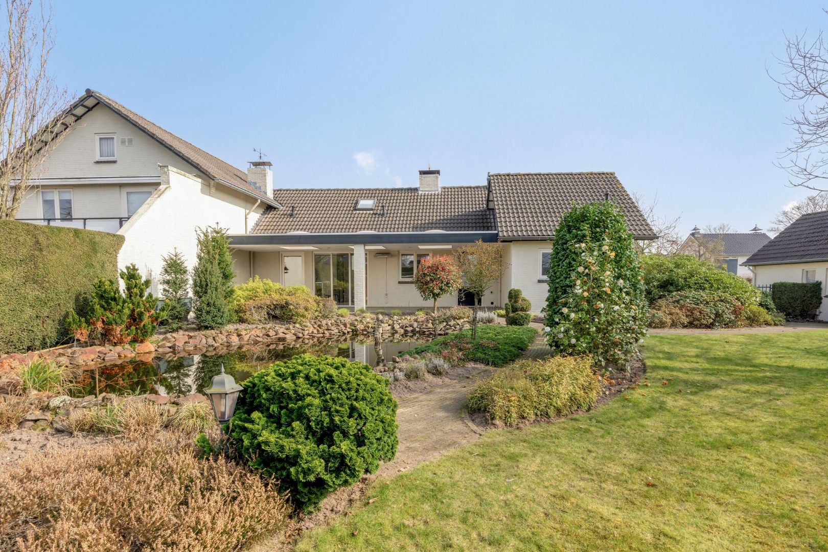 Charming Semi-Bungalow with Deep Gardens and Covered Terrace in Asten — 38