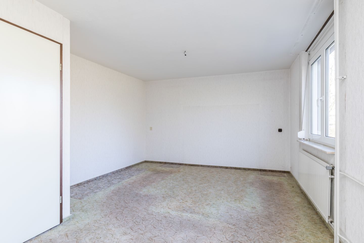 Renovation opportunity: Corner house with garage in quiet Kerkrade neighborhood — 19