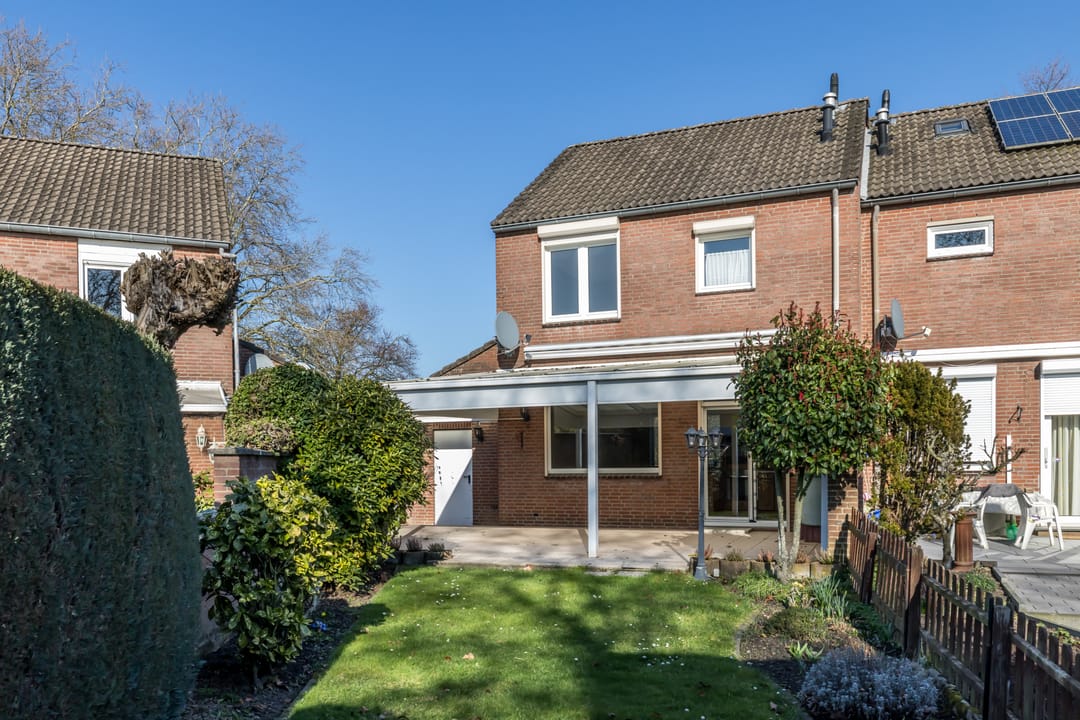 Renovation opportunity: Corner house with garage in quiet Kerkrade neighborhood — 22